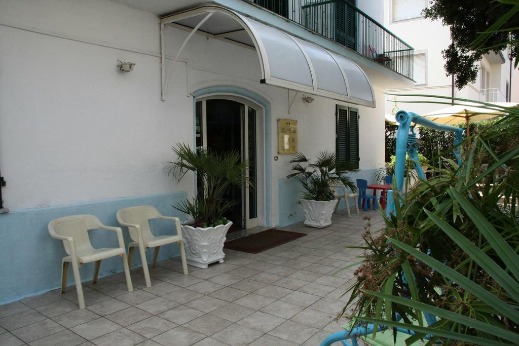 Hotel Ornella ليدو دي كامايوري المظهر الخارجي الصورة
