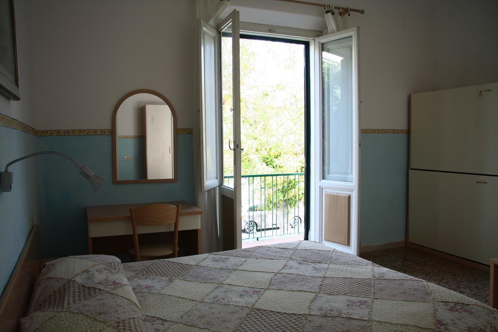 Hotel Ornella ليدو دي كامايوري المظهر الخارجي الصورة