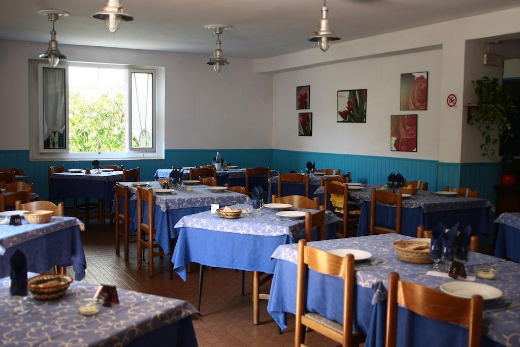 Hotel Ornella ليدو دي كامايوري المظهر الخارجي الصورة