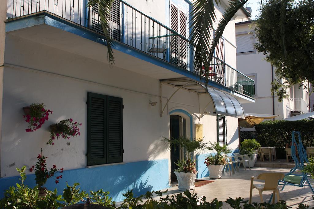 Hotel Ornella ليدو دي كامايوري المظهر الخارجي الصورة