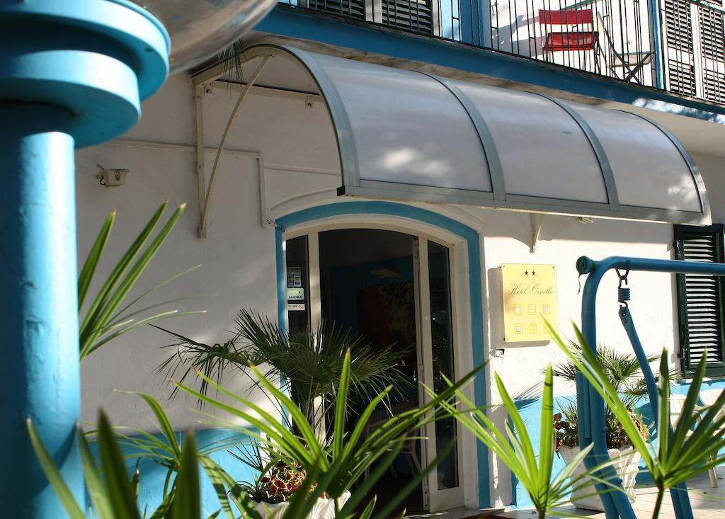 Hotel Ornella ليدو دي كامايوري المظهر الخارجي الصورة